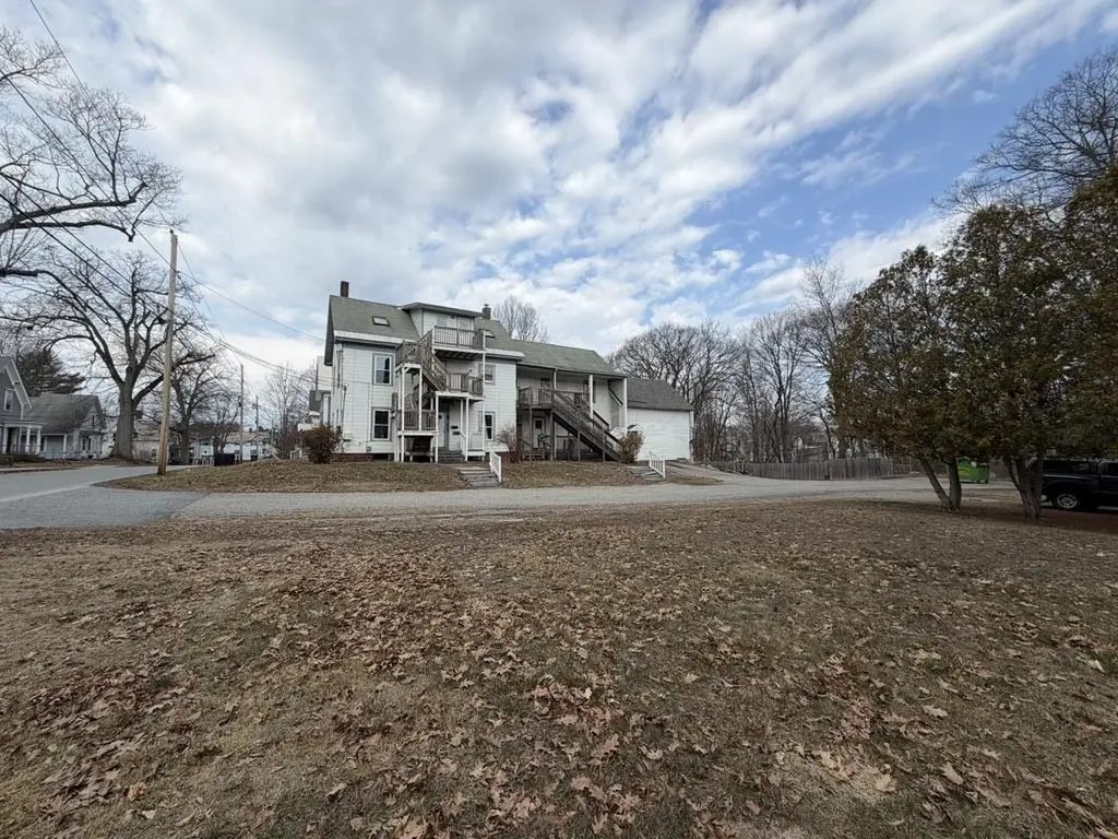 28 East Street Claremont NH 03743