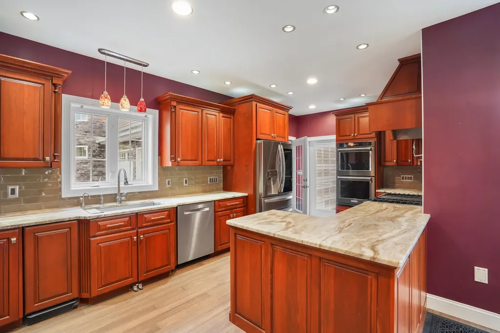 10 Woodland Drive Hudson NH 03051