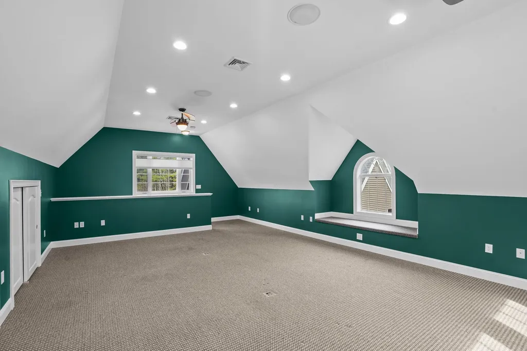 10 Woodland Drive Hudson NH 03051