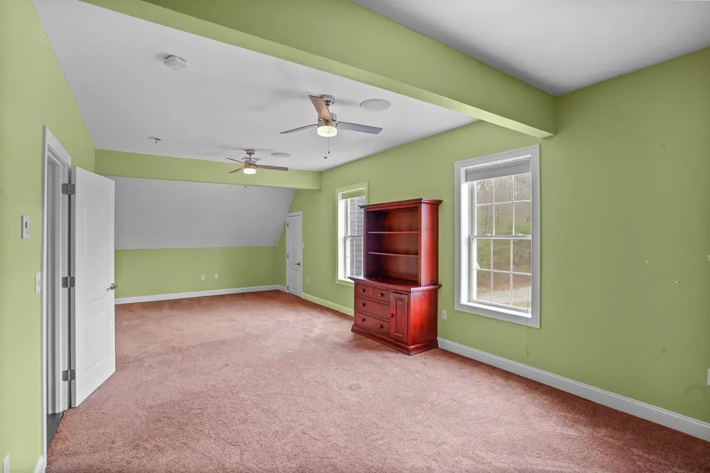 10 Woodland Drive Hudson NH 03051