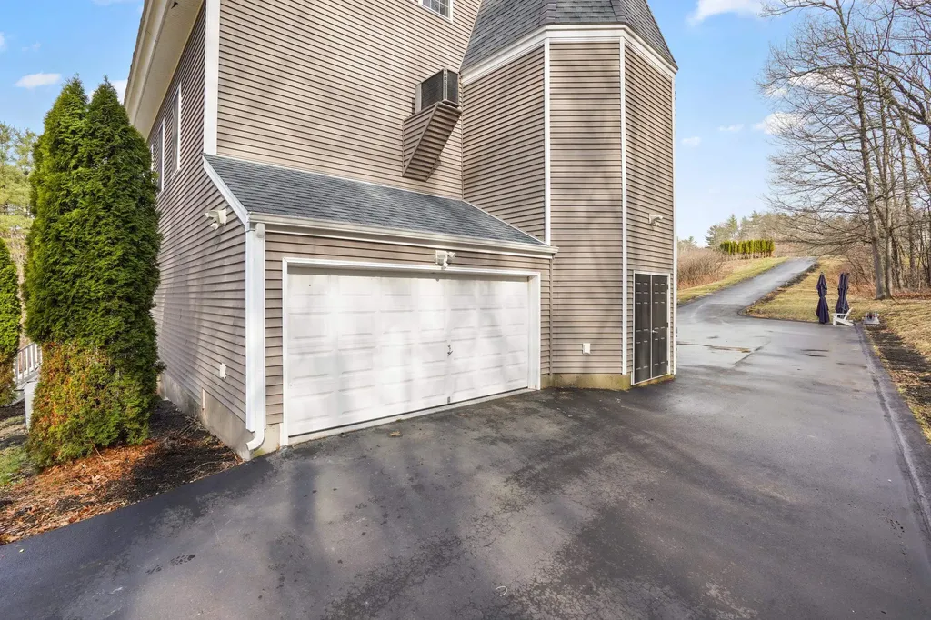 10 Woodland Drive Hudson NH 03051