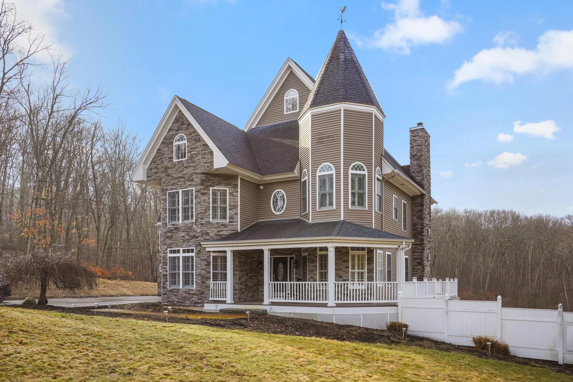10 Woodland Drive Hudson NH 03051