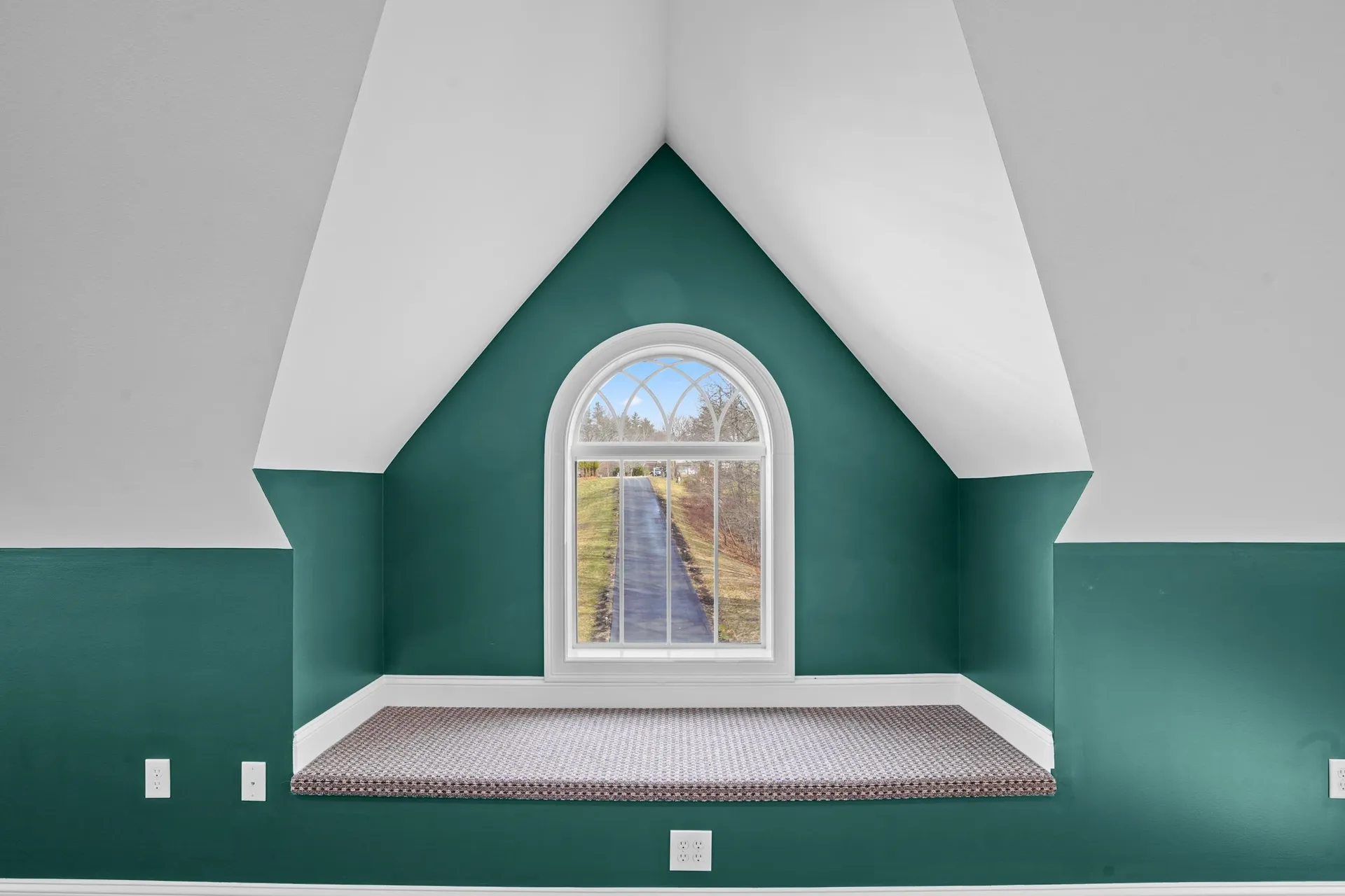 10 Woodland Drive Hudson NH 03051