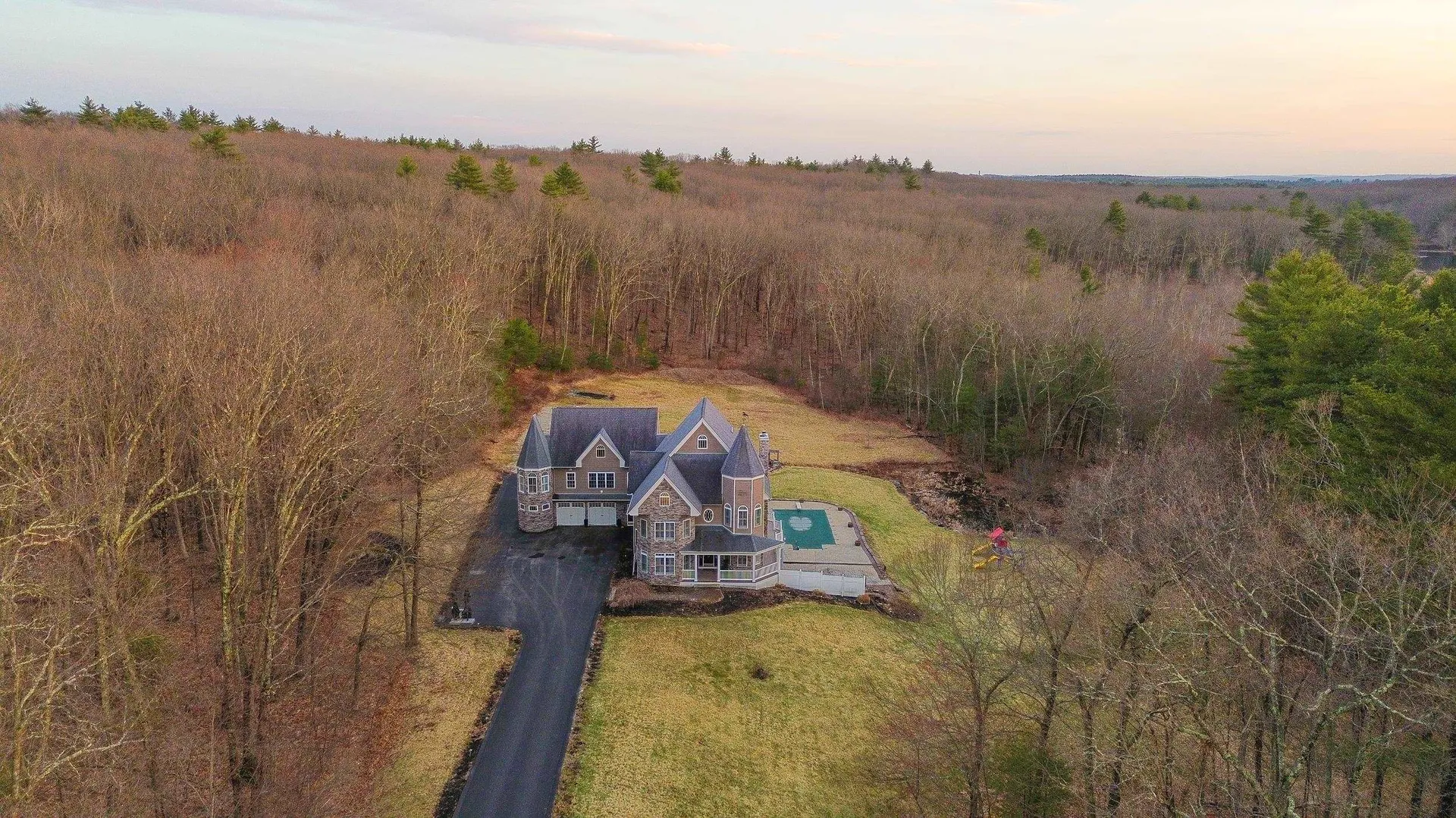 10 Woodland Drive Hudson NH 03051