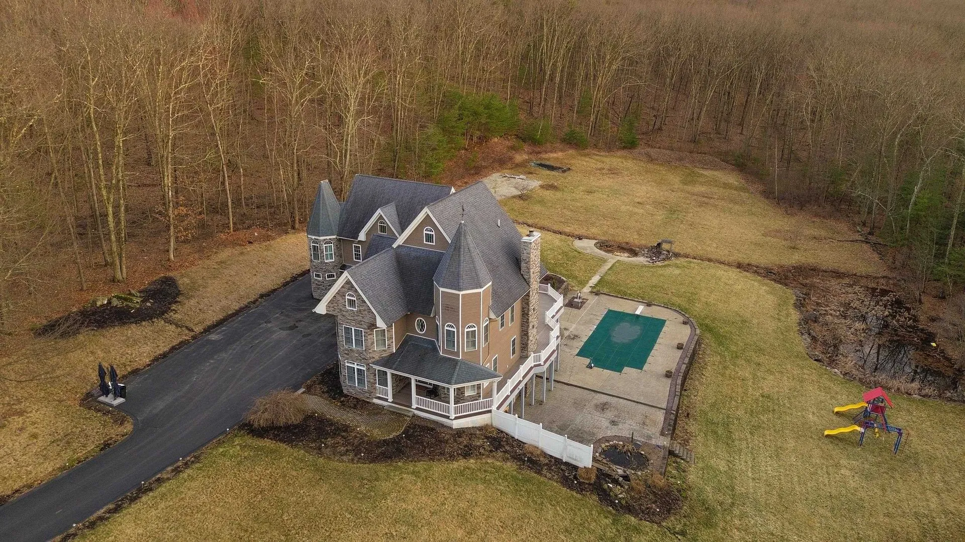 10 Woodland Drive Hudson NH 03051
