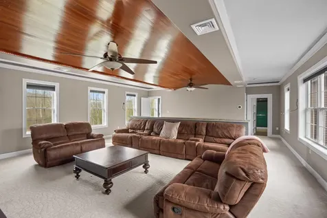 10 Woodland Drive Hudson NH 03051