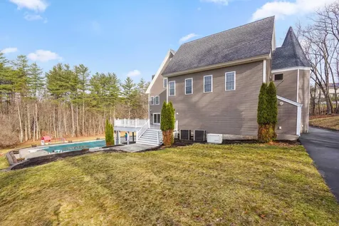 10 Woodland Drive Hudson NH 03051