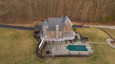 10 Woodland Drive Hudson NH 03051
