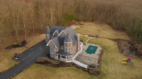 10 Woodland Drive Hudson NH 03051