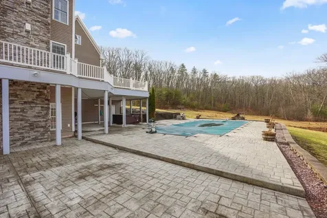 10 Woodland Drive Hudson NH 03051