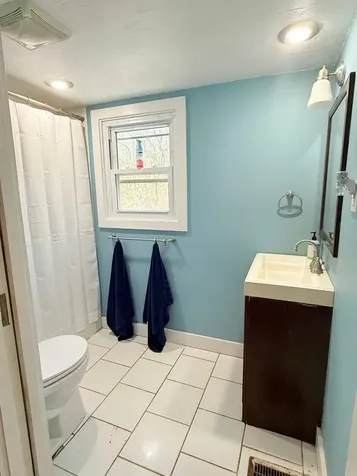 21 Hoadley Road Belmont NH 03220