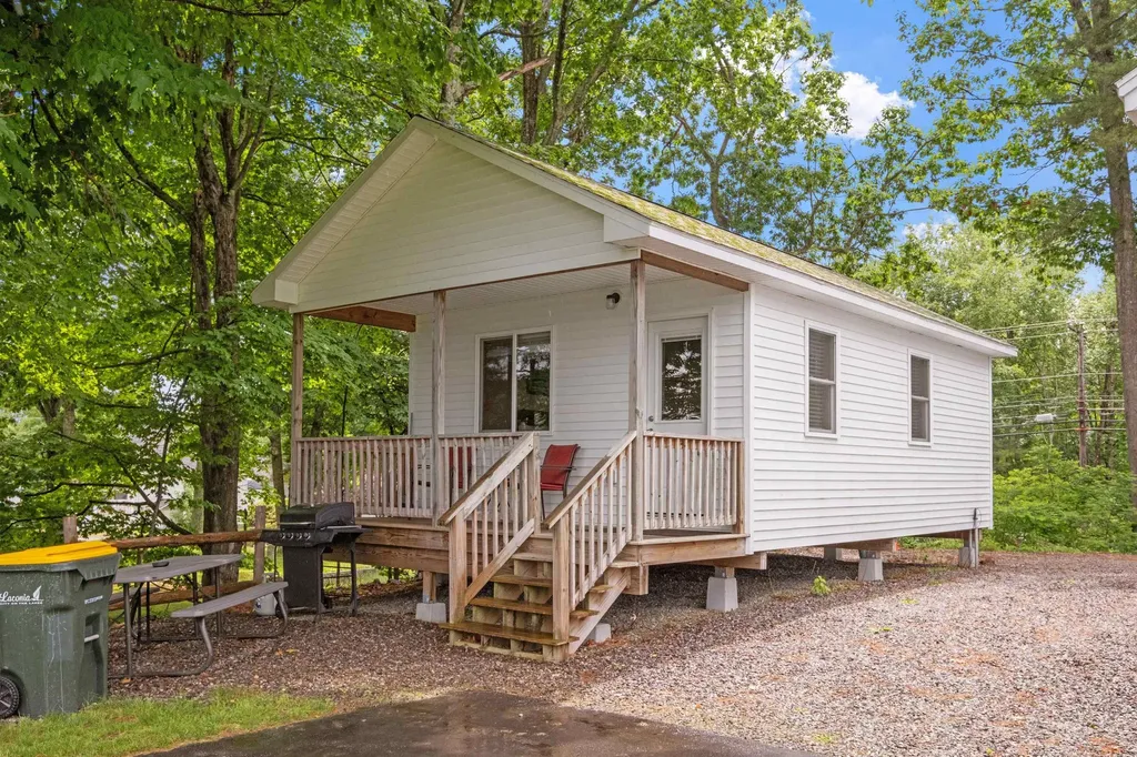 291 N Endicott Street Laconia NH 03246