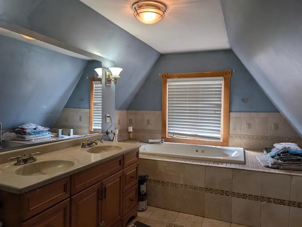 48 Grove Street Littleton NH 03561