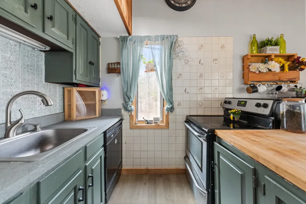 14 Webster Court Campton NH 03223