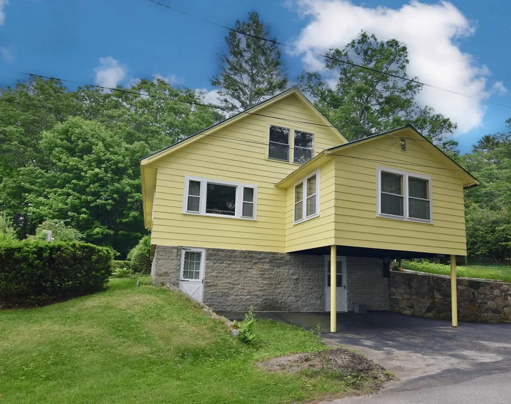 11 Emery Lane Wakefield NH 03830