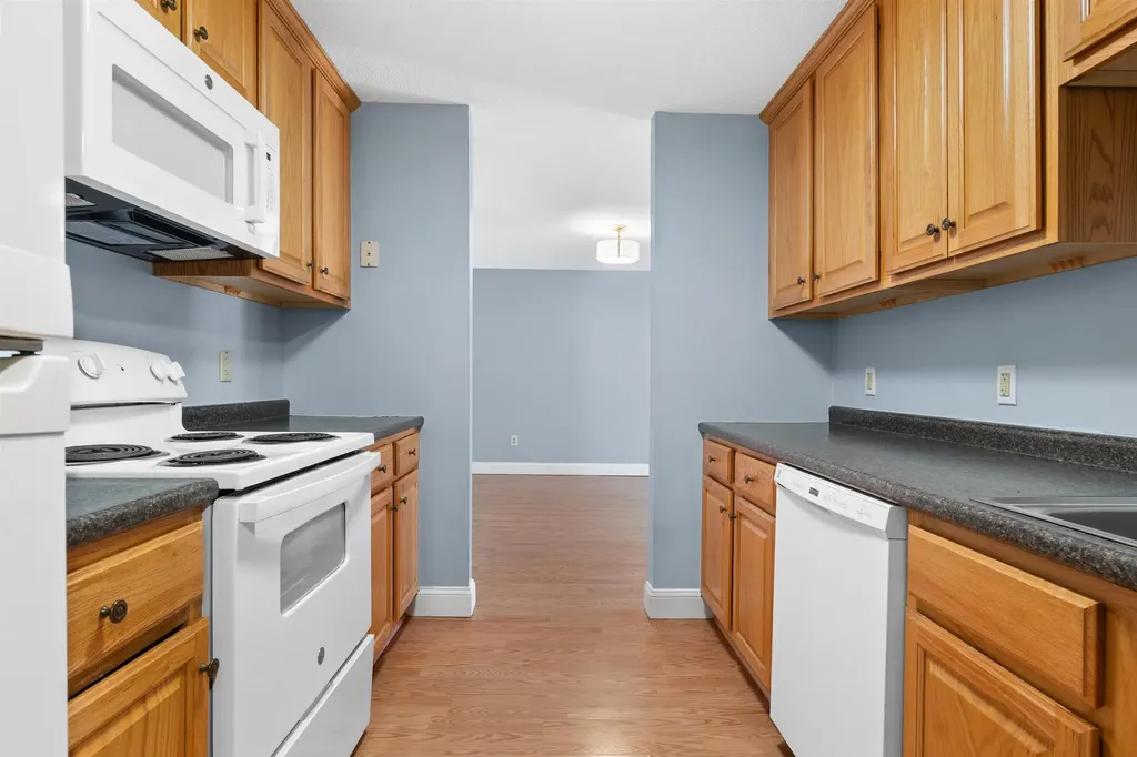 2 Silvestri Circle Derry NH 03038