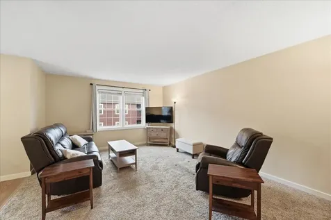 148 N Twin Oaks Terrace South Burlington VT 05403