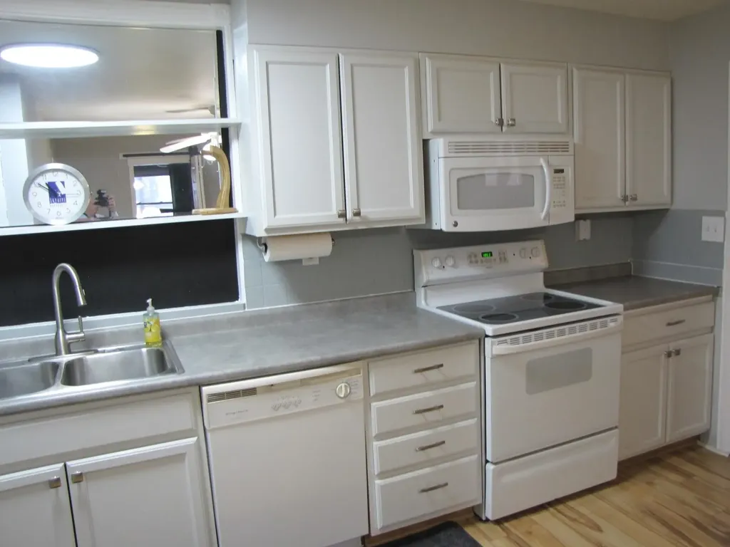 3 Mcilvin Street Manchester NH 03103