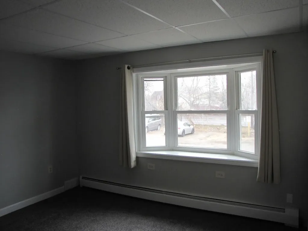 3 Mcilvin Street Manchester NH 03103