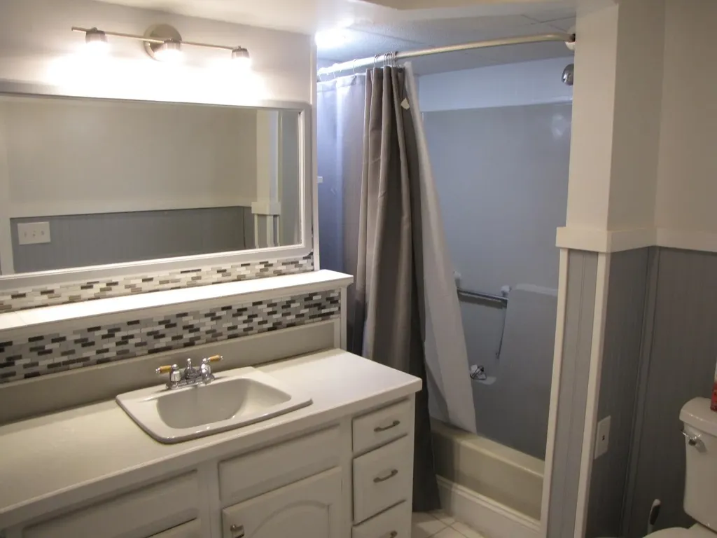 3 Mcilvin Street Manchester NH 03103