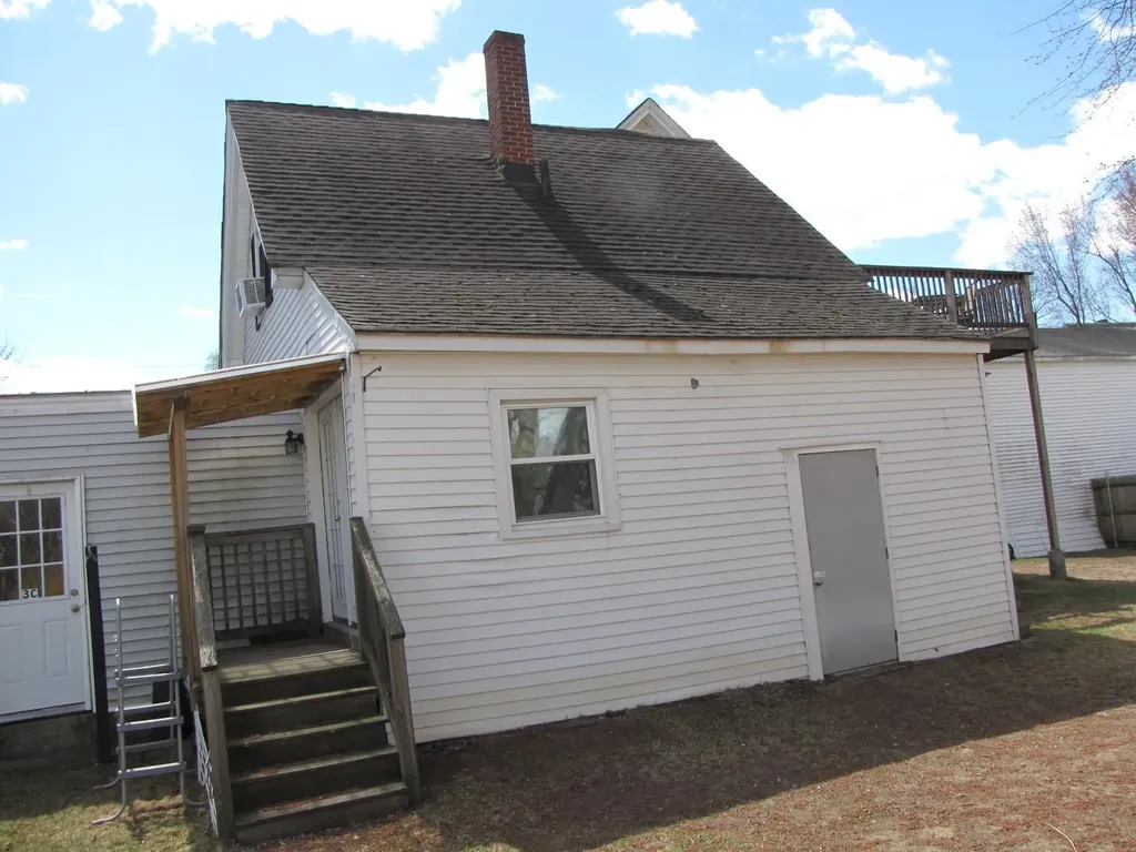 3 Mcilvin Street Manchester NH 03103