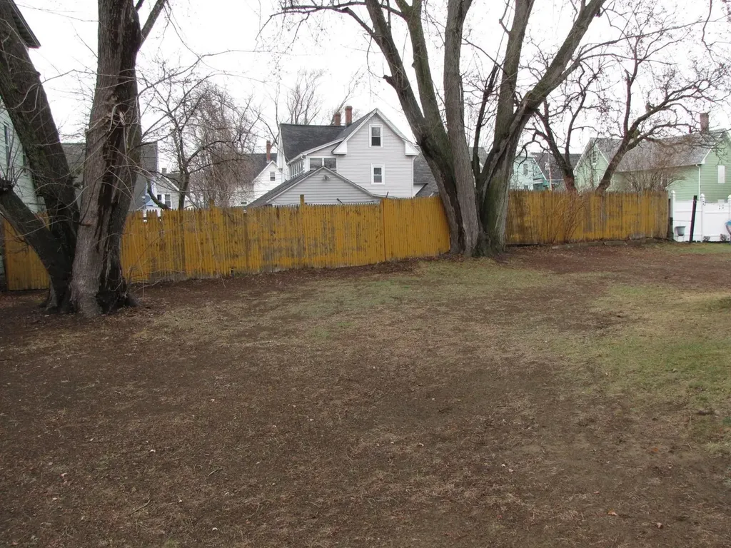 3 Mcilvin Street Manchester NH 03103