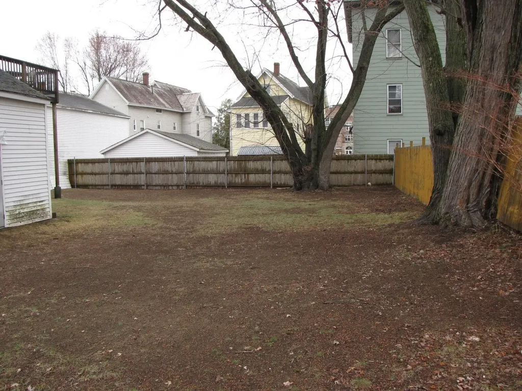 3 Mcilvin Street Manchester NH 03103