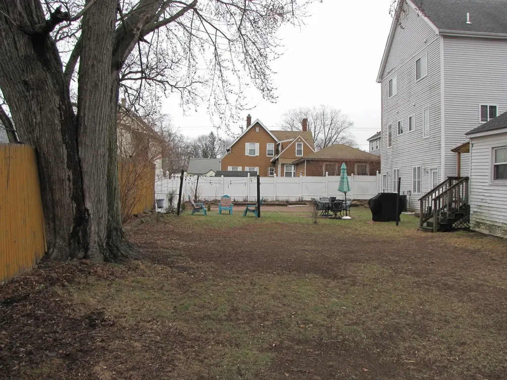 3 Mcilvin Street Manchester NH 03103