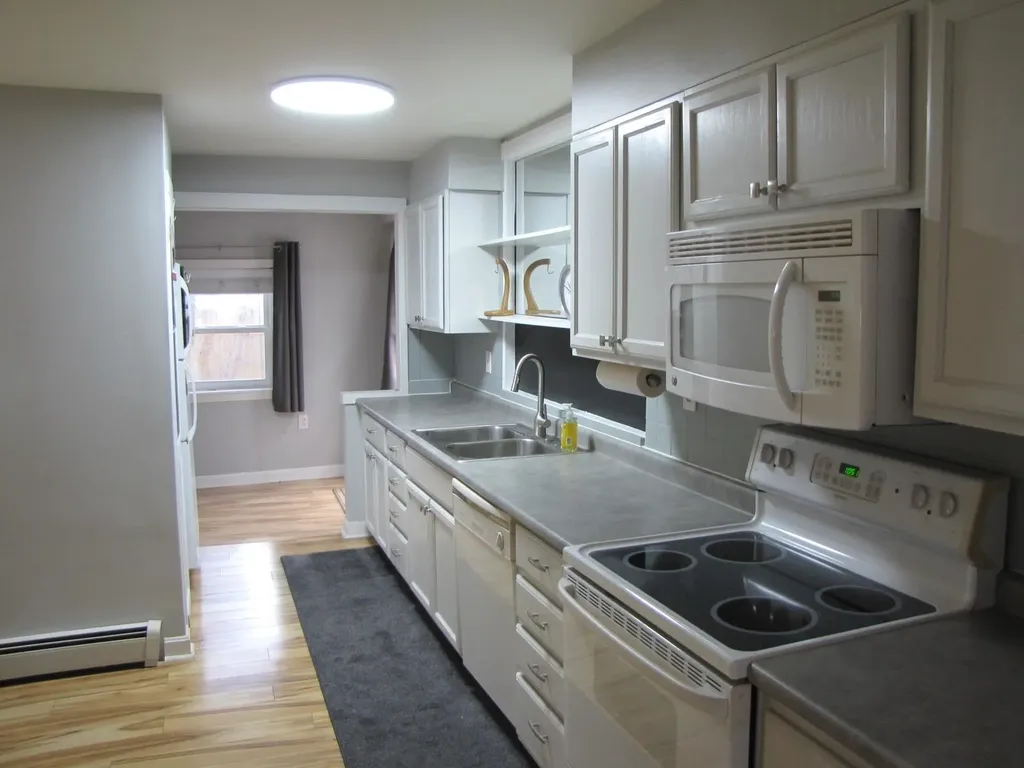 3 Mcilvin Street Manchester NH 03103