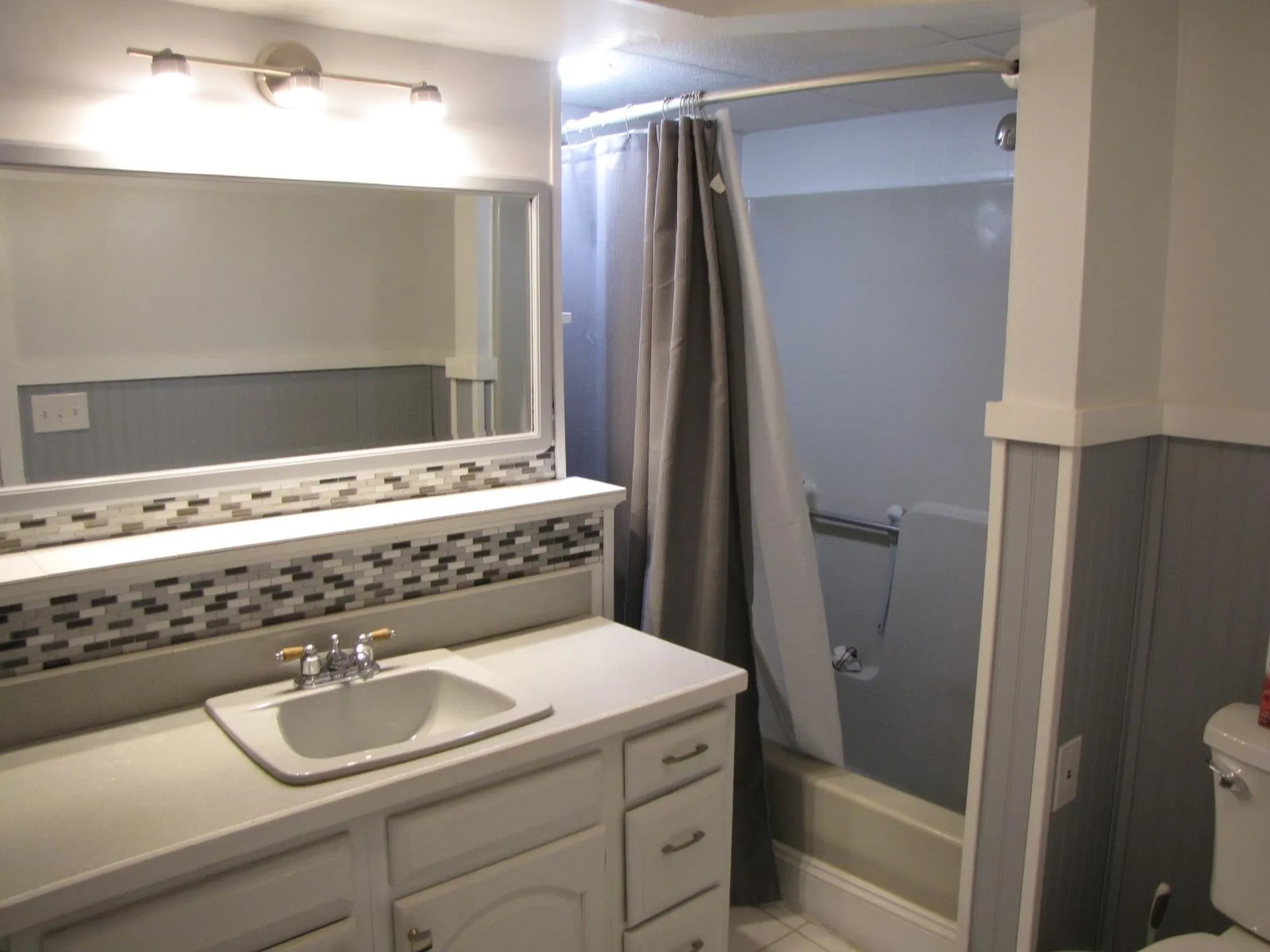 3 Mcilvin Street Manchester NH 03103