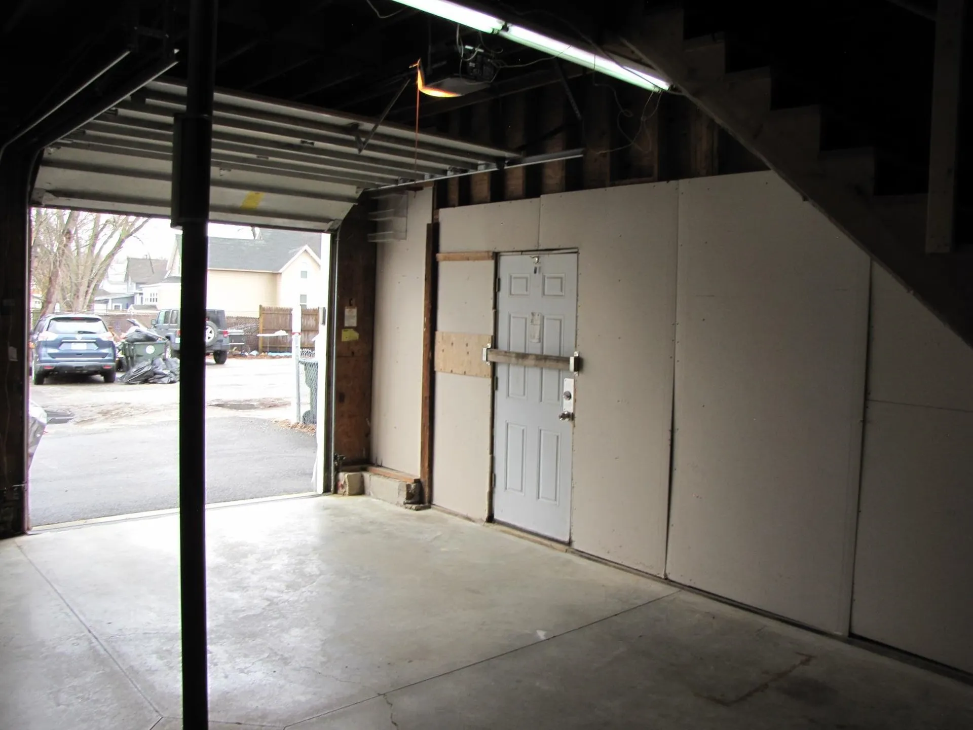 3 Mcilvin Street Manchester NH 03103