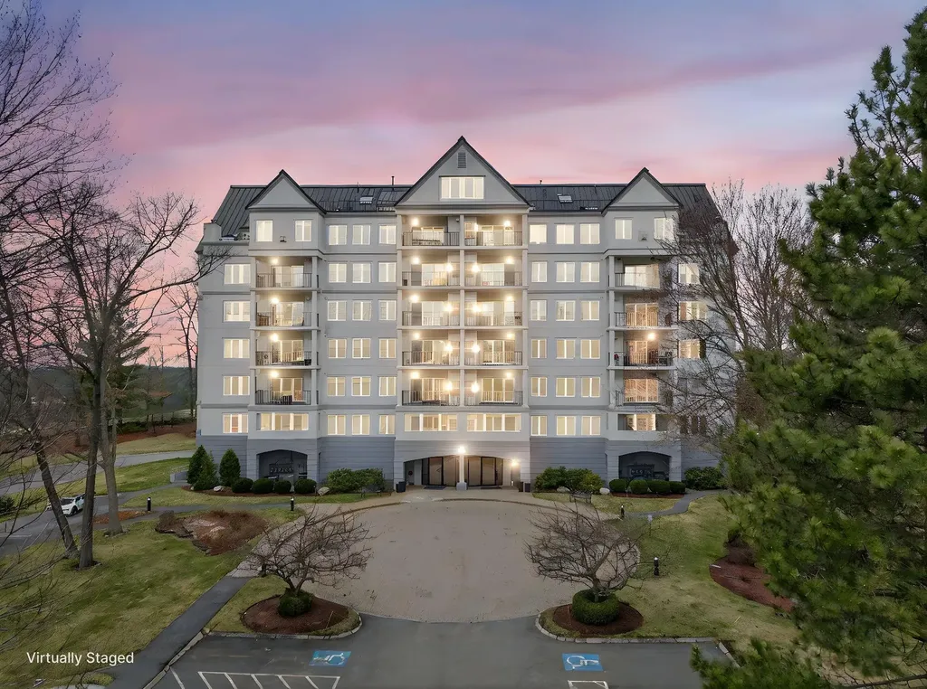 12 Mountain Laurels Drive Nashua NH 03062