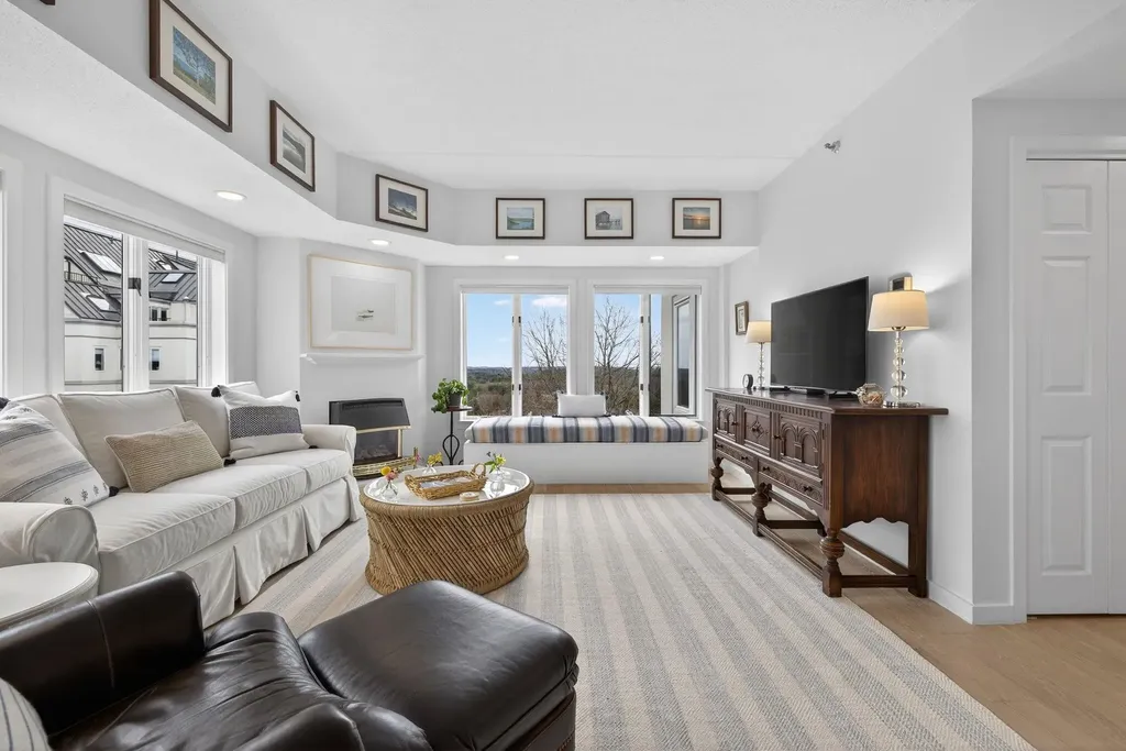 12 Mountain Laurels Drive Nashua NH 03062