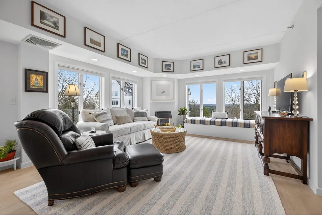 12 Mountain Laurels Drive Nashua NH 03062