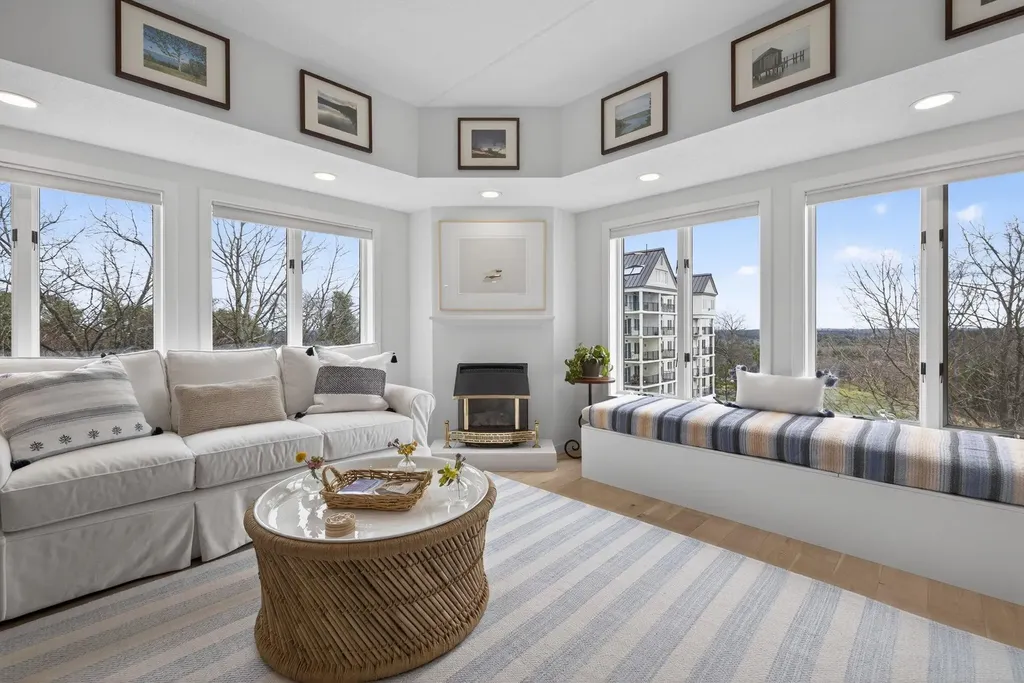 12 Mountain Laurels Drive Nashua NH 03062