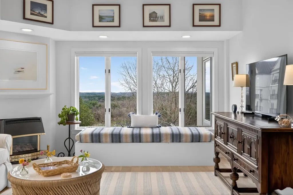 12 Mountain Laurels Drive Nashua NH 03062