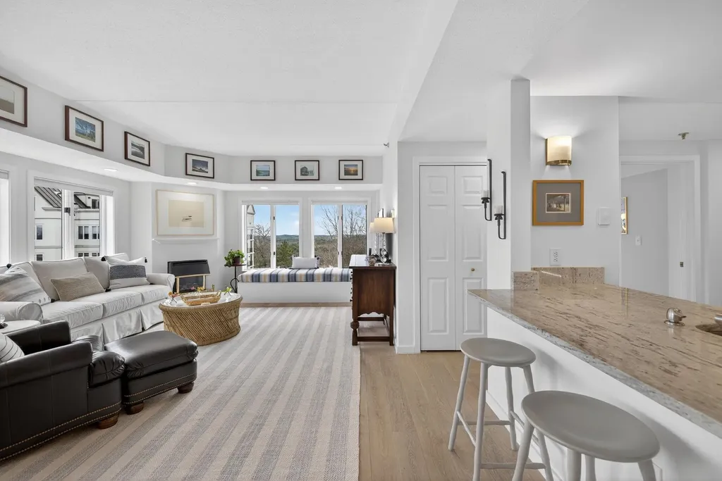 12 Mountain Laurels Drive Nashua NH 03062