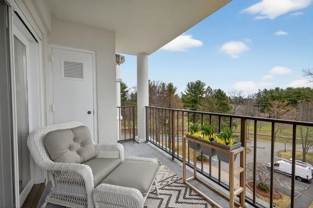 12 Mountain Laurels Drive Nashua NH 03062