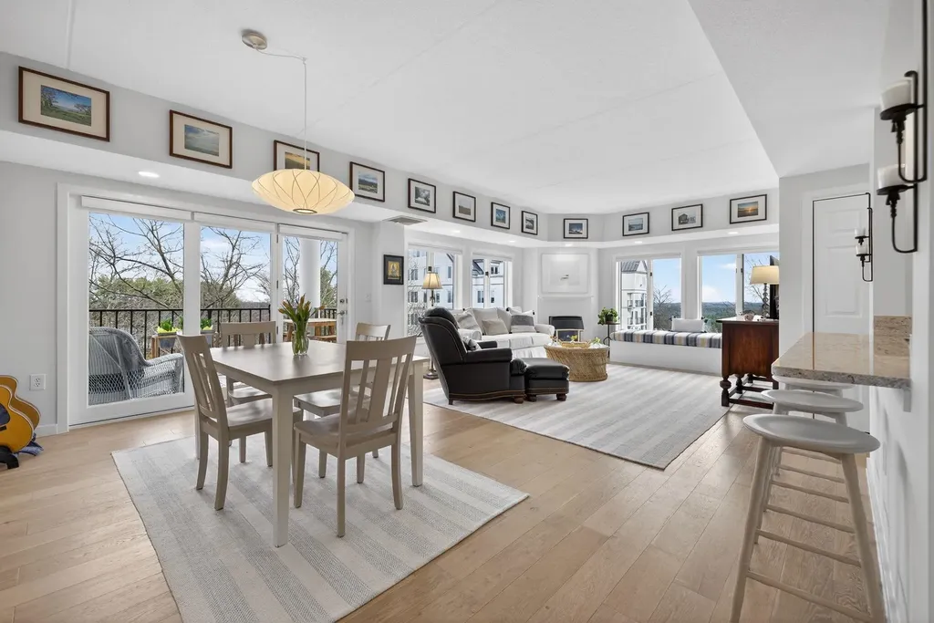 12 Mountain Laurels Drive Nashua NH 03062