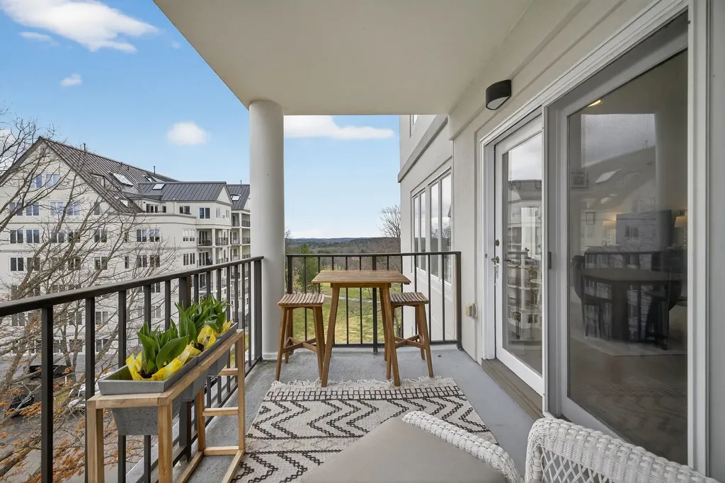 12 Mountain Laurels Drive Nashua NH 03062