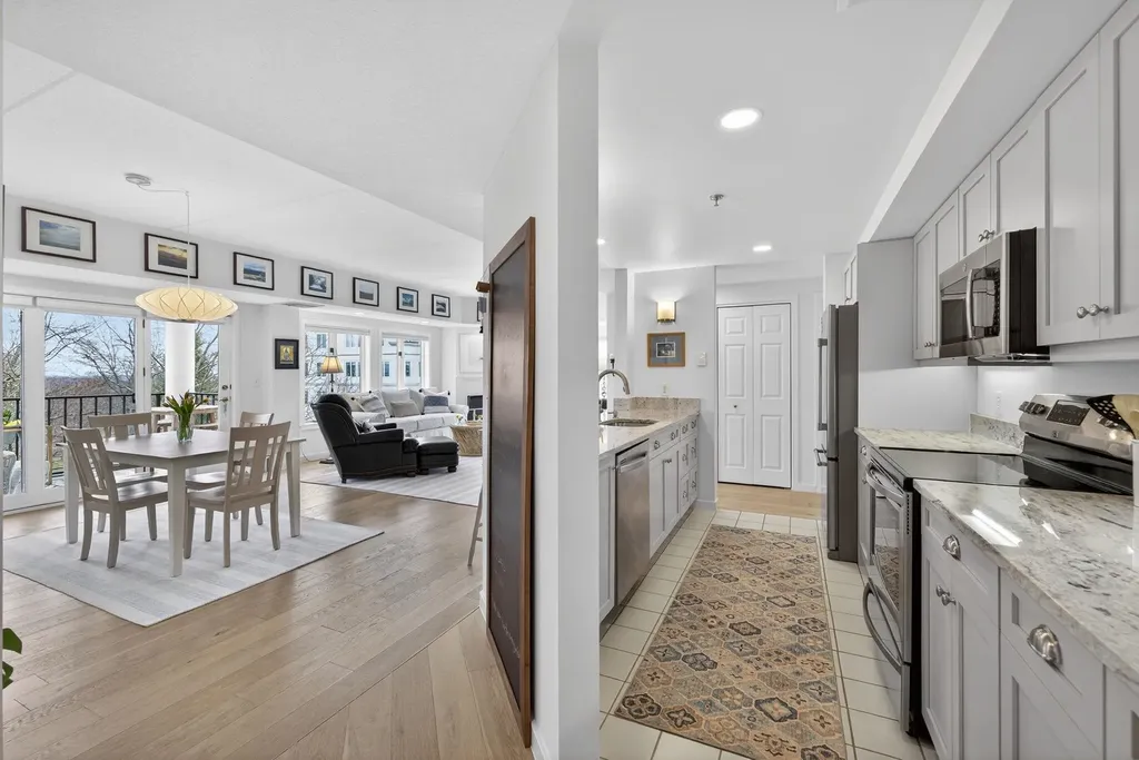 12 Mountain Laurels Drive Nashua NH 03062