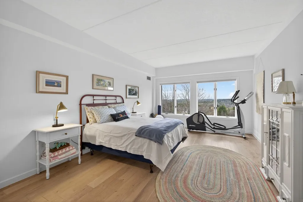 12 Mountain Laurels Drive Nashua NH 03062