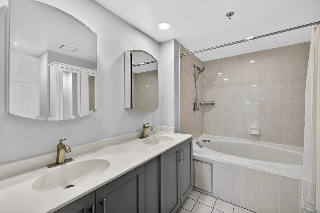 12 Mountain Laurels Drive Nashua NH 03062