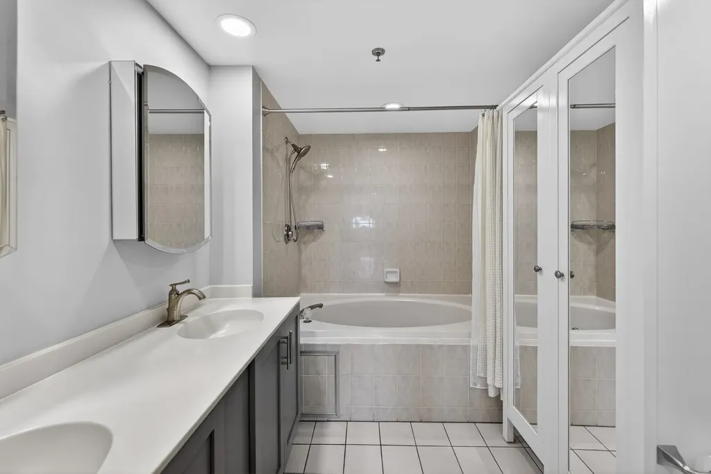 12 Mountain Laurels Drive Nashua NH 03062