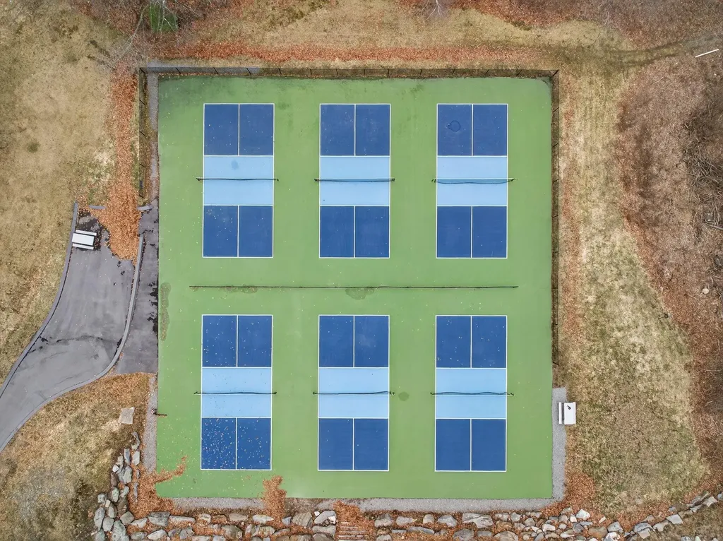 12 Mountain Laurels Drive Nashua NH 03062