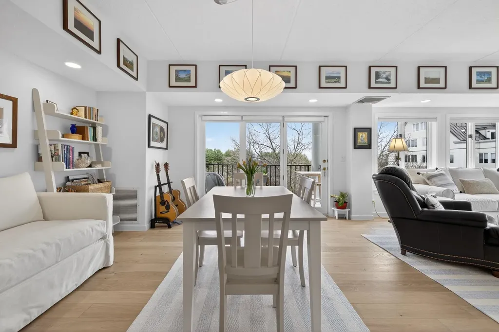 12 Mountain Laurels Drive Nashua NH 03062