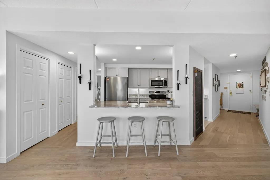 12 Mountain Laurels Drive Nashua NH 03062