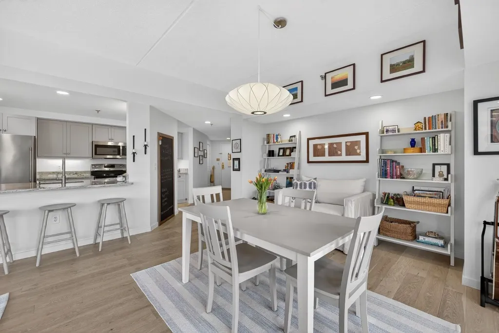 12 Mountain Laurels Drive Nashua NH 03062