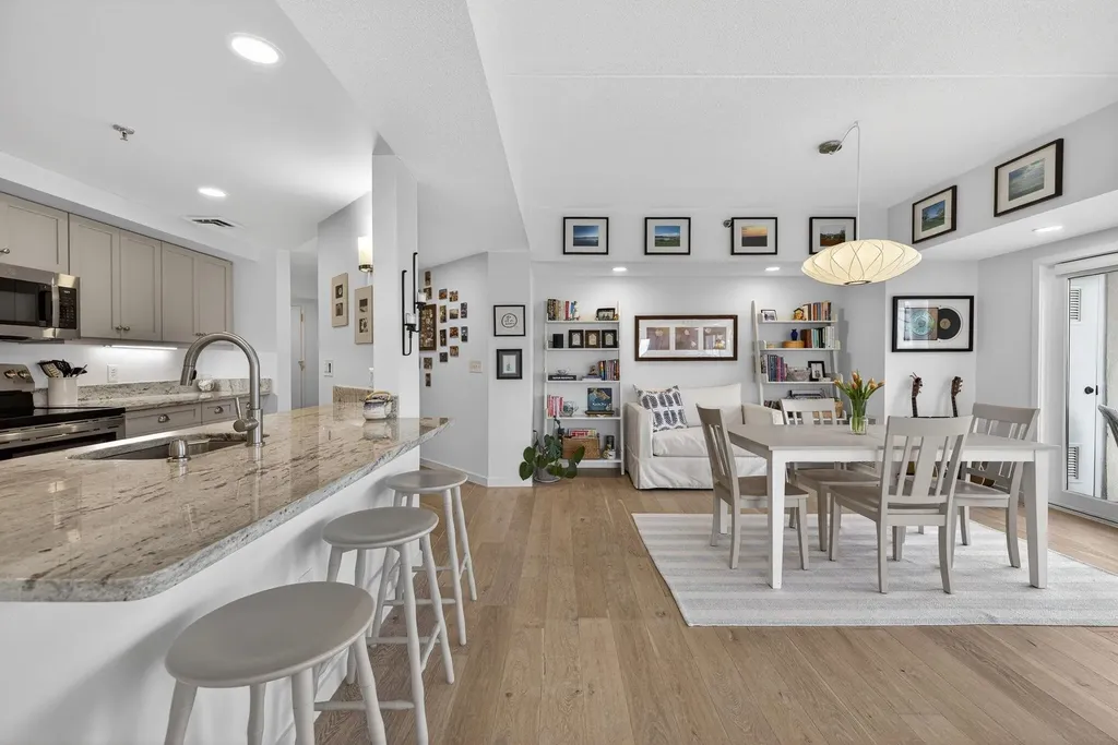 12 Mountain Laurels Drive Nashua NH 03062