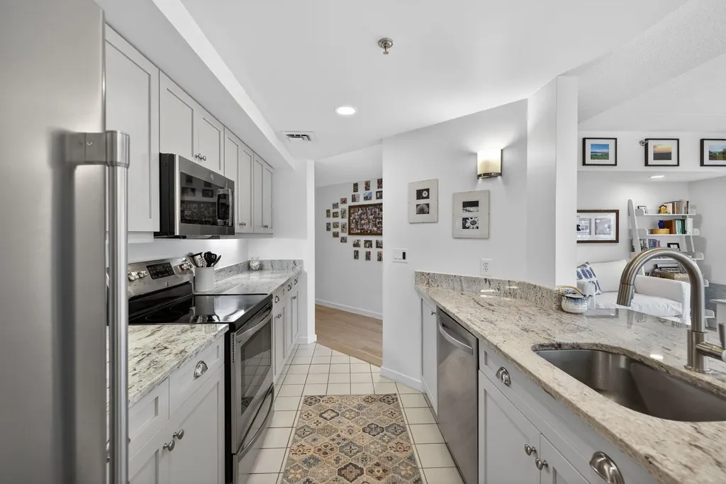 12 Mountain Laurels Drive Nashua NH 03062